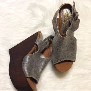 Sbicca Pewter Silver Wooden Wedge Platform Heels
